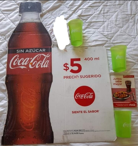 Coca-cola Anuncio, 2 Vasos De Plástico Y  1 Recetario