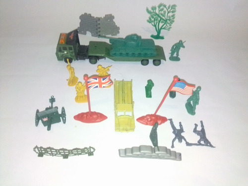 Imagen 1 de 5 de Pack De Soldaditos Plásticos Y Vehículos 