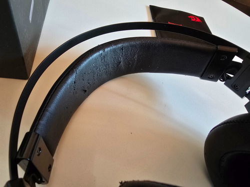 Excelentes Auriculares Redragon Lamia 2 Rgb 7.1 Desgastados Negro (Usado)