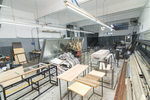 Galpon / Taller Con Oficina En Caseros