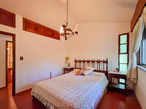 Casa En Venta · 7 Ambientes · 3600 M2 · Jardín · Quincho · Piscina