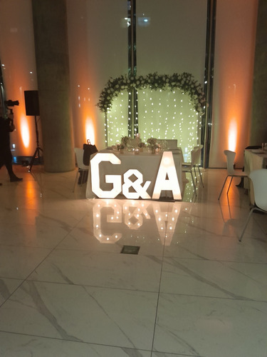Servicio De Dj Sonido + Iluminación Pantalla Y Proyector