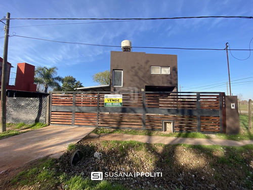 Casa En Venta 3 Dormitorios En Roldán