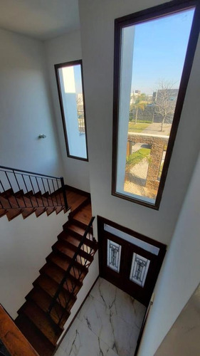 Imagen 19 de 30 de Venta Casa 5 Ambientes Con Piscina En Barrio El Golf - Nordelta.