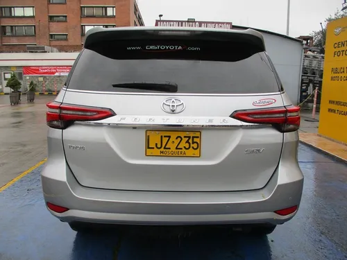 Toyota Fortuner Srv 4x2 2400cc At Aa