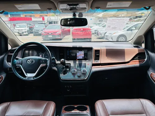 Toyota Sienna 3.5 Limited V6 At