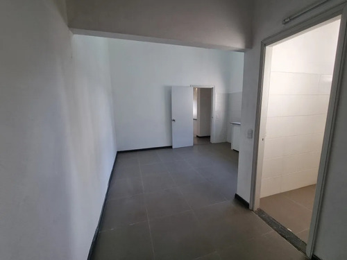Imagen 11 de 14 de Local Comercial Céntrico Muy Amplio