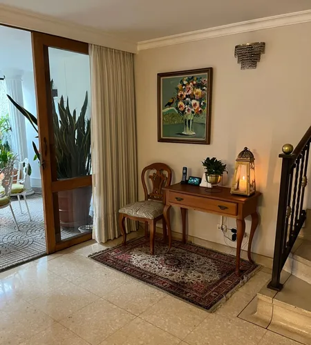 Casa En Venta En El Poblado. Cod V12459