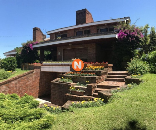 Casa En Venta Y Alquiler, San Rafael, Punta Del Este, 4 Dormitorios.- Ref: 209876