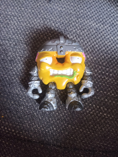 Muñeco Dodgey Donut Medieval. Edición Time Wars Powered Up (Usado)