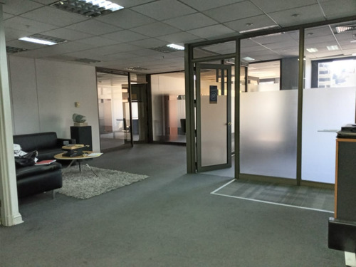 (ofi) Oficinas Habilitada Isidora Goyenechea, Metro El Golf