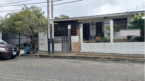 Bella Casa En Venta En El Sector Barici, Al Este De Barquisimeto, Estado Lara. Macc