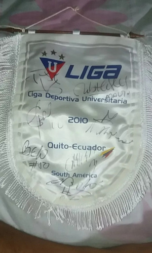 Banderin Autografiado Ldu Q 2010 Original