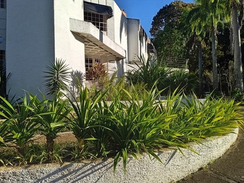 Hermosa Casa En El Parral Con Piscina Y Bellos Jardines Socc