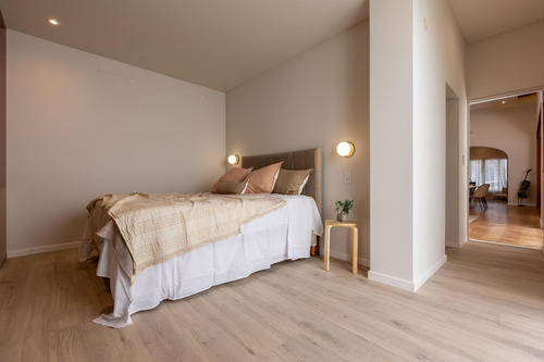 Casa Cuatro Dormitorios, Cochera Y Terraza Con Pileta En Venta Abasto