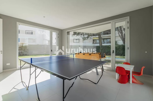Alquiler Apartamento Tres Dormitorios Playa Brava Edificio Brava Biarritz