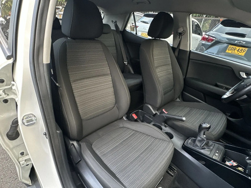 Kia Stonic Zenith Mt 1000cc T 6ab Abs