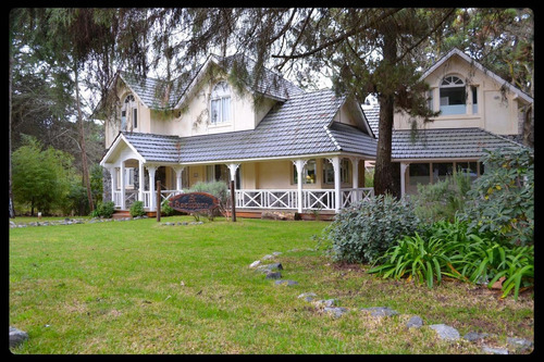 Imagen 1 de 14 de Casa En Carilo - Estilo Country, A 400 Metros Del Mar