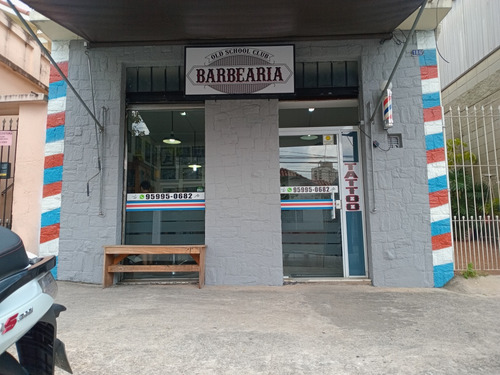 Barbearia Completa Com Sala Para Tatuagem Ou Manicure