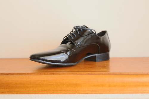 Zapato Abotinado Collection Charol Negro Marca Zara Talle 36 (Usado)