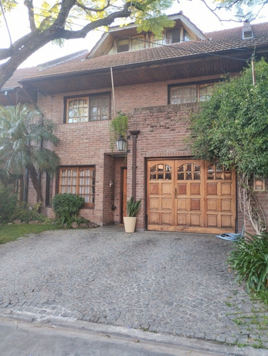 Única Casa Interna En Venta, De 3 Plantas En Barrio Cerrado San Leonardo Villa Bosch. Construcción De Calidad.