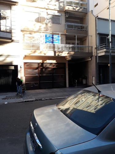 Imagen 2 de 30 de Departamento 3 Ambientes Con Cochera En Venta Bcon Terraza Y Patio- P.centenario