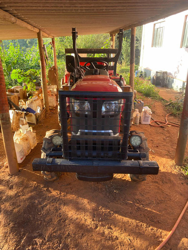 Trator Mahindra 4x4