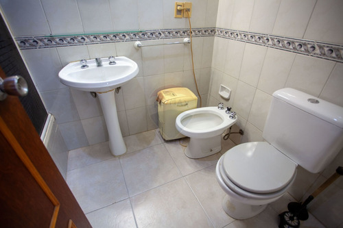 Imagen 11 de 30 de Casa 4 Dorm. Venta Malvin Barbacoa Cerrada Fondo