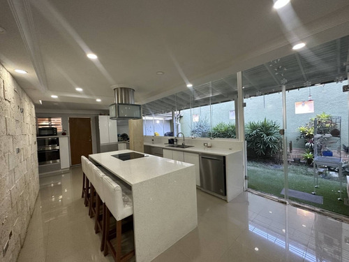Venta Townhouse Totalmente Amoblado Las Palmas, El Parral Valencia