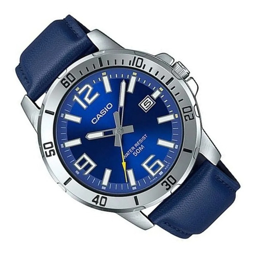 Reloj de pulsera Casio Dress MTP-VD01D-1BVUDF de cuerpo color plateado, analógico, para hombre, fondo azul, con correa de cuero color azul, agujas color gris, blanco y amarillo, dial blanco y plateado, minutero/segundero plateado y amarillo, bisel color plateado y hebilla simple