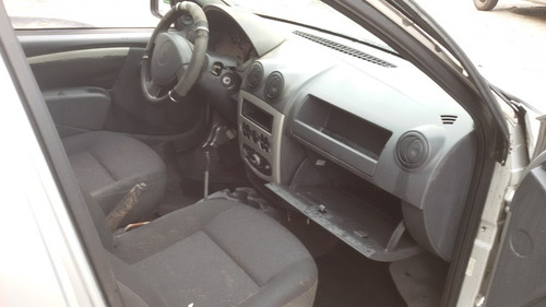 Imagem 6 de 6 de Sucata De Renault Logan 1.6 8v Flex - Motor Câmbio Peças