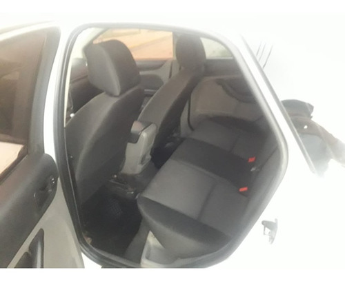 Ford Focus 1.6 Trend 5 Ptas / Nafta / 2013