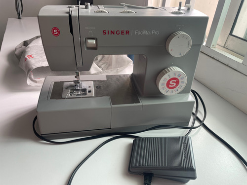 Máquina De Coser Recta Singer Facilita Pro