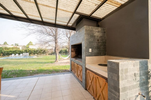 Casa De 4 Dormitorios En Venta - Aires Del Llano