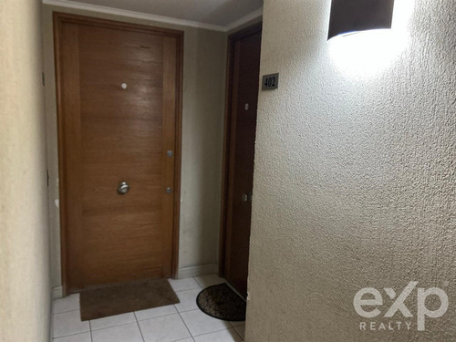 Departamento En Venta De 4 Dorm. En Ñuñoa, Excelente Estado