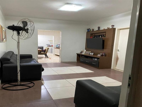Ótima Casa Para Locação. 210 M², 3 Dormitórios Sendo 1 Suíte E 2 Vagas De Garagem. - 14479