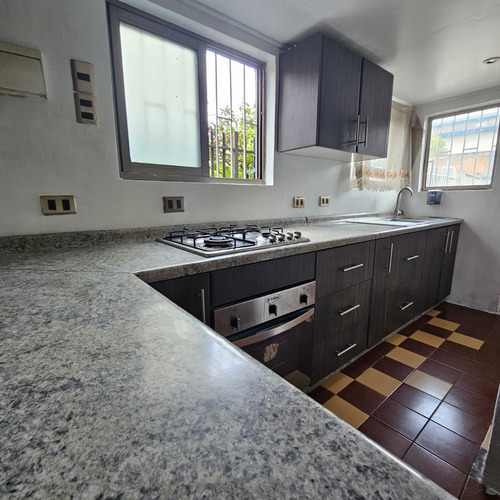 Se Vende Amplia Casa En Avenida Camilo Henríquez, Concepción
