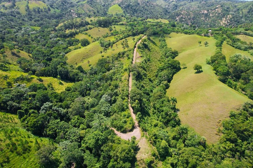 En Jarabacoa Solar De 1,142 Metros En Titulo Mas 300 De Área Protegida.