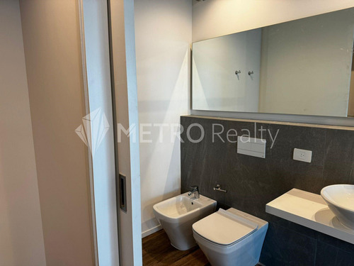 Venta, Departamento 2 Ambientes Con Cochera En Quartier Del Bajo ,puerto Madero