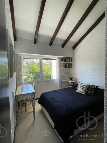 Imagen 7 de 8 de Punta Del Este, Pinares, Primera Línea Con Terraza Al Mar.- Ref: 54722