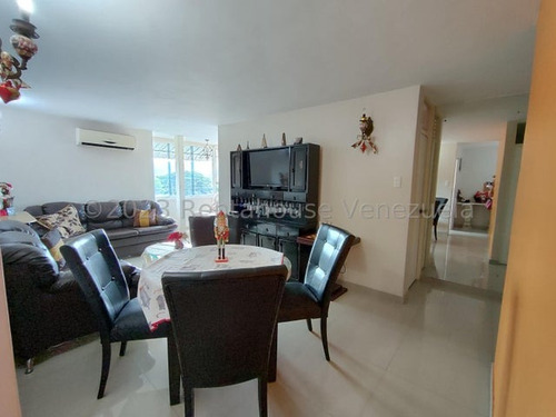 Apartamento En Venta San Jacinto Maracay 24-10969 Ec