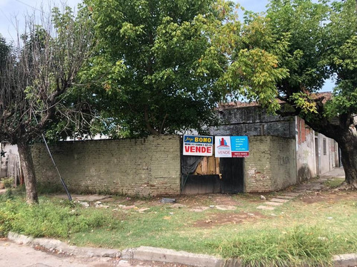 Terreno De 200m2 Con 3 Locales En Venta, Isidro Casanova