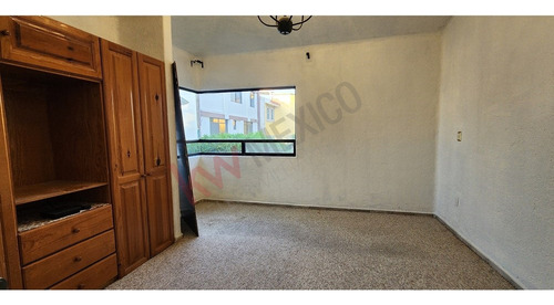 Residencia En Venta Con Ubicación Privilegiada En Querétaro