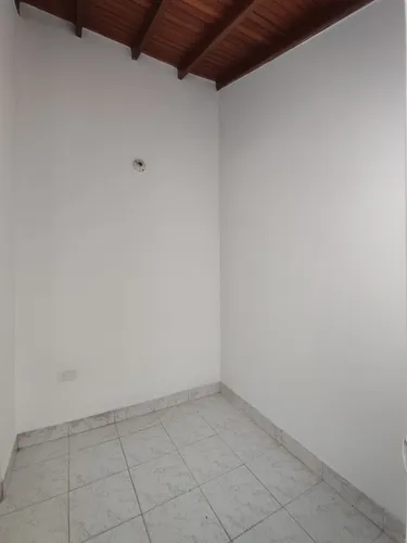 Casa En Arriendo En Avenida Libertadores. Cod A27264