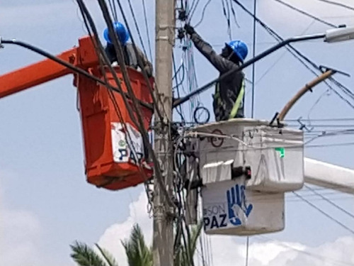 Imagen 10 de 10 de Renta De Grua Articulada Con Canastilla