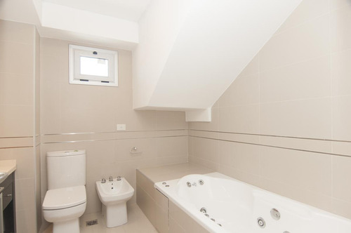 Departamento Triplex Con Cuatro Cocheras Y Parrilla Privada - Quilmes