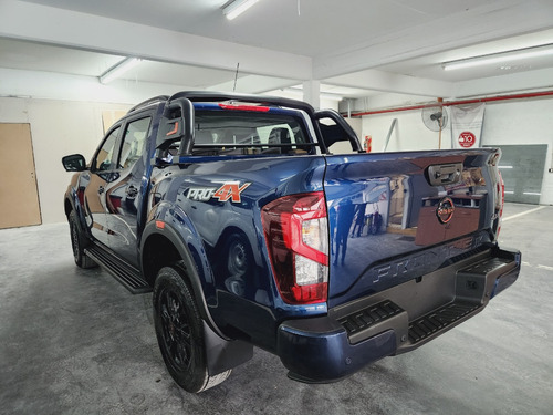 Nissan Frontier PRO4X 4x4 AT
