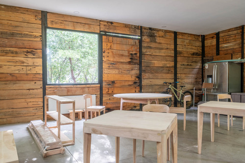 Casa Con Un Diseño Único Y Amplios Espacios