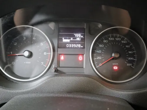 Peugeot 301 ALLURE 1.6 MT 4P