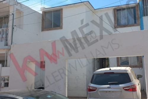 Casa En Venta Con Excelente Ubicación Y Recamara En Planta Baja!!